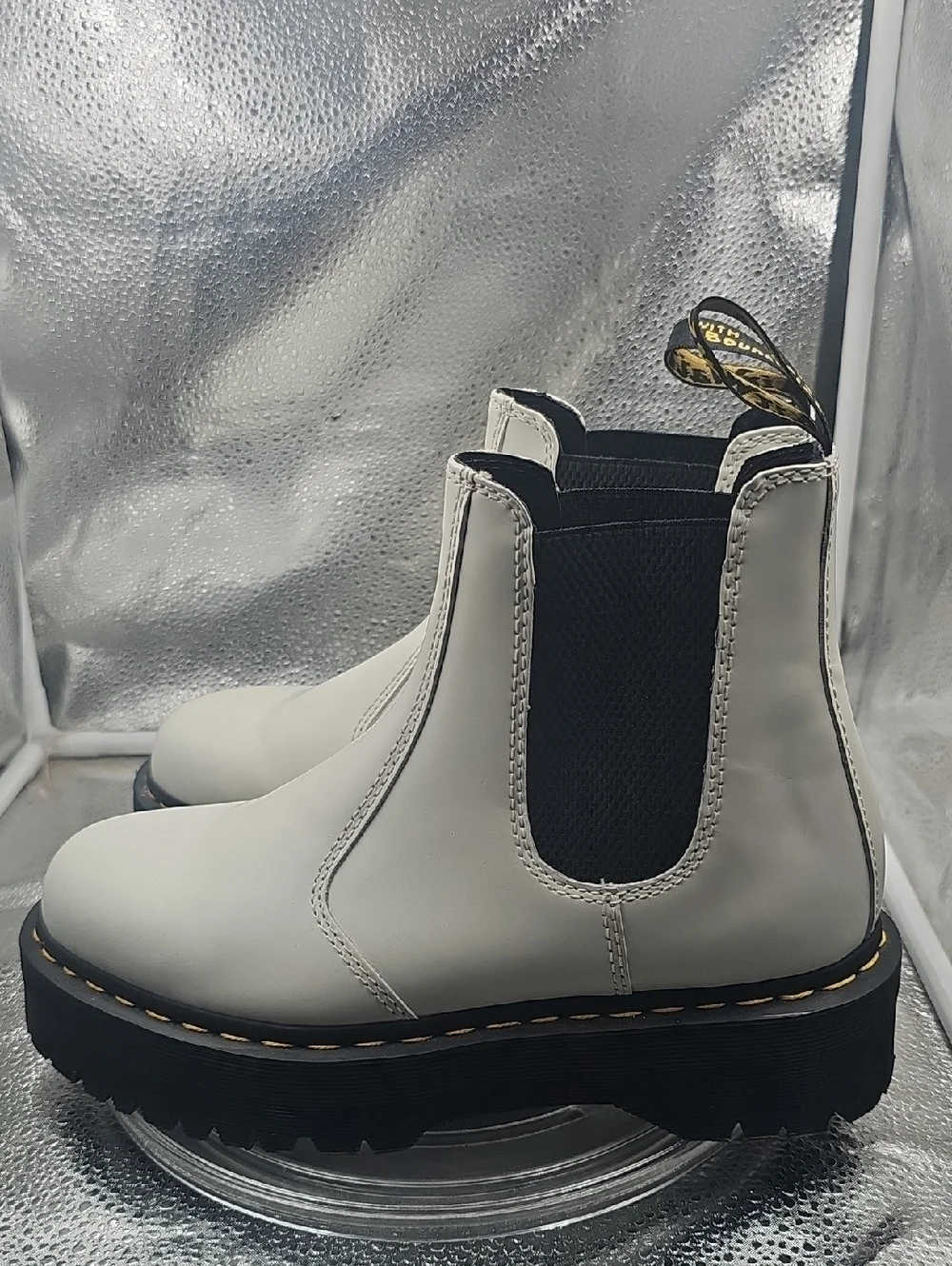 P Dr. Martens White Leather Softy-T 2976 Chelsea Boots New W/O tags Black Sole - Picture 7 of 14